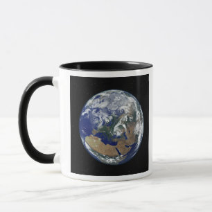 Caneca Terra inteiramente iluminada centrada em Europa