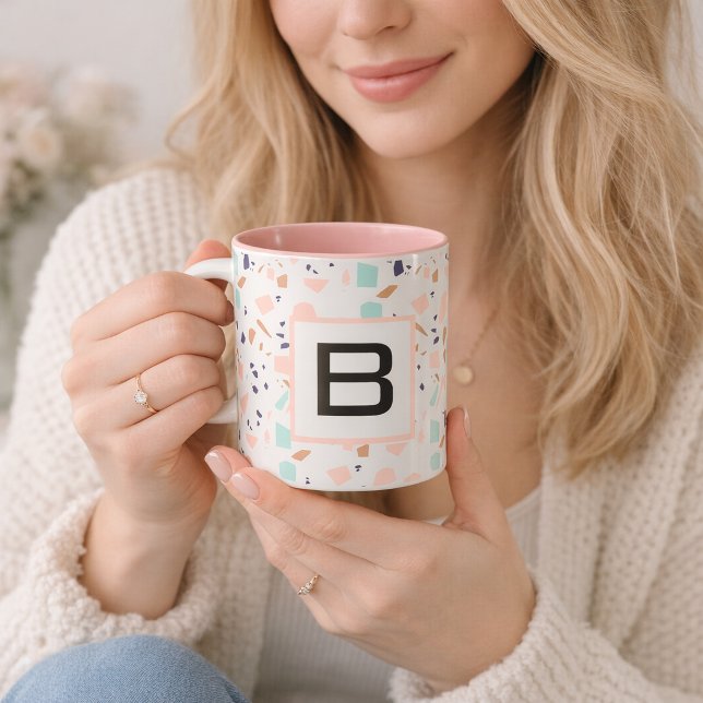 Caneca Terrazo branco blush menta monograma inicial (Criador carregado)