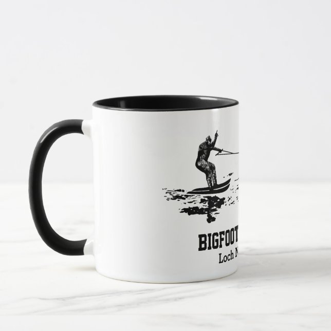 Caneca Texto personalizado Bigfoot e Nessie Loch Ness (Esquerda)
