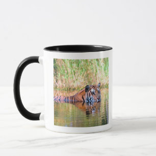 Caneca Tigre no lago