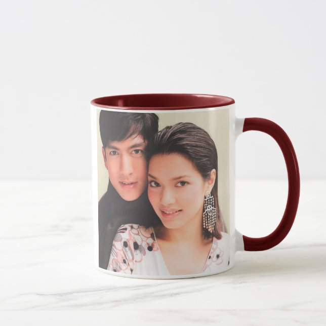 Caneca Tik-Jesadaporn e Aom-Phiyada (Direita)