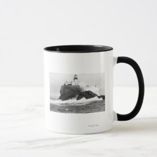 Caneca Tillamook, Oregon Lighthouse Perto da Costa, OU