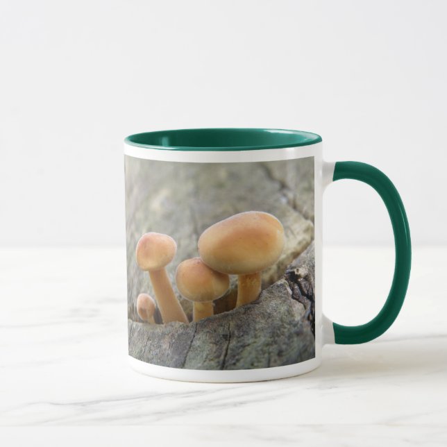 Caneca Toadstools em uma mug de tronco em árvore (Direita)