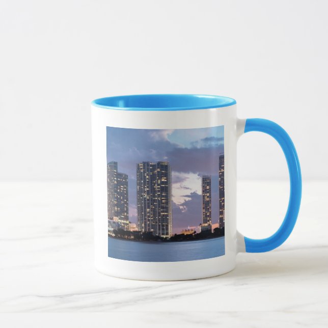 Caneca Torres do condomínio no beira-rio em Miami (Direita)