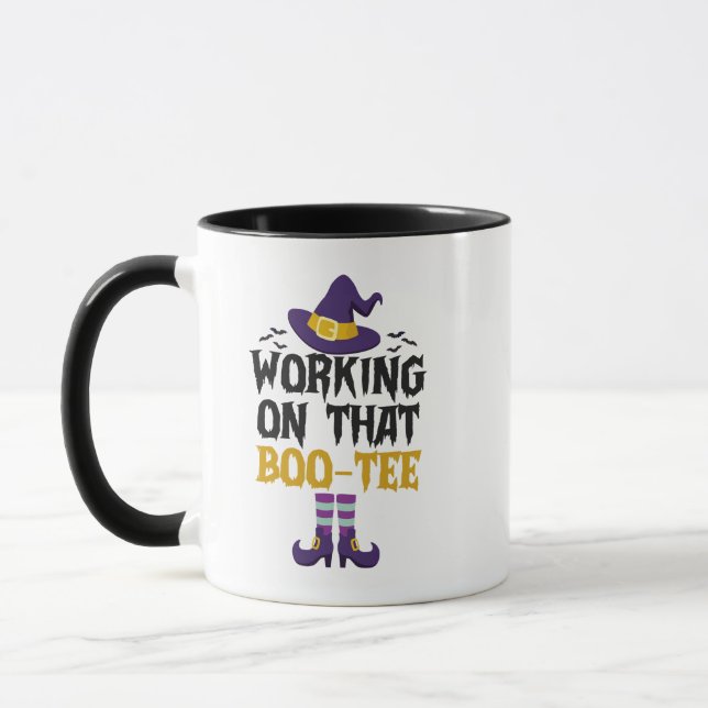 Caneca Trabalhando naquele Boo tee Engraçado, Dia das Bru (Esquerda)