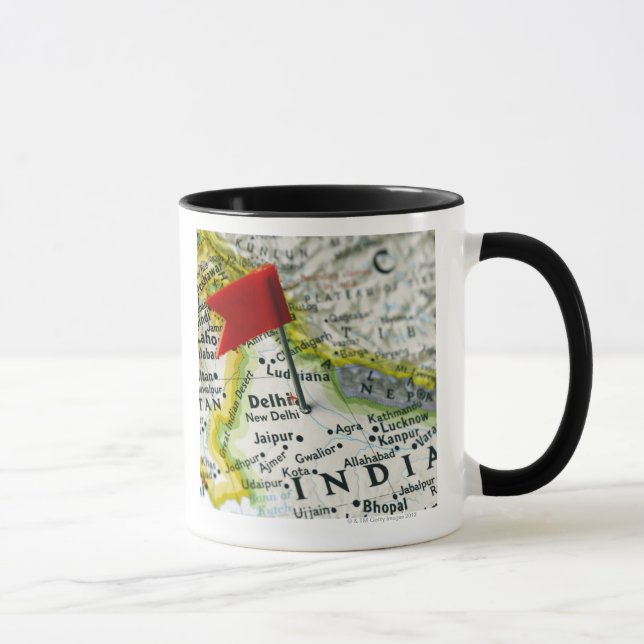 Caneca Trace o pino colocado em Nova Deli, India no mapa, (Direita)