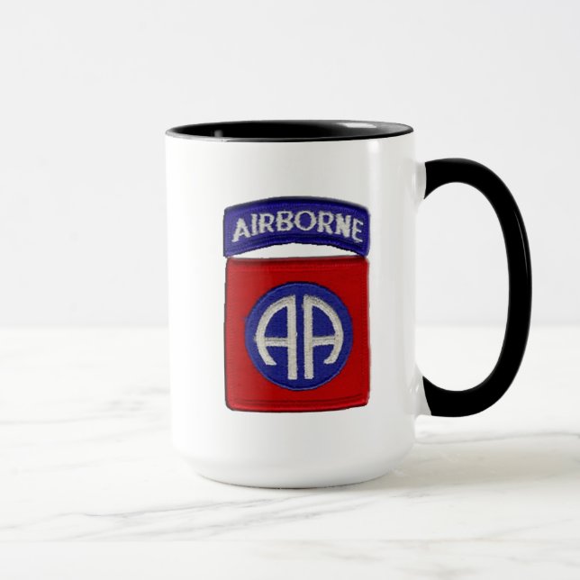 Caneca transportada por via aérea do exército 82ND (Direita)