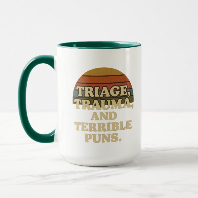 Caneca Trauma de triagem e trocadilhos terríveis - Enferm (Esquerda)