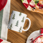 Caneca Trendy Winter | Padrão da árvore de Natal<br><div class="desc">Trendy Winter | Padrão da árvore de Natal</div>