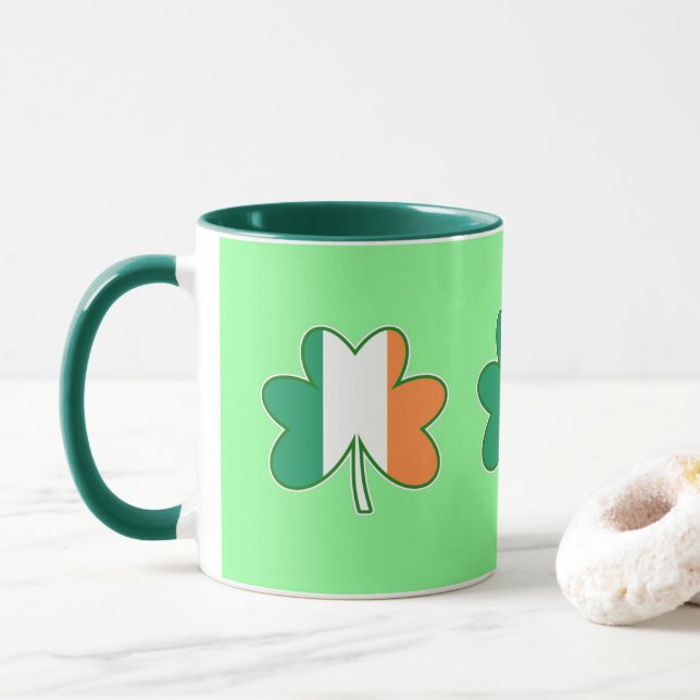 Caneca Trevos de Cores da Bandeira Irlandesa (Com Donut)