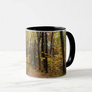 Caneca Trilha de Outono e Folhas Douradas no Laurel Hill