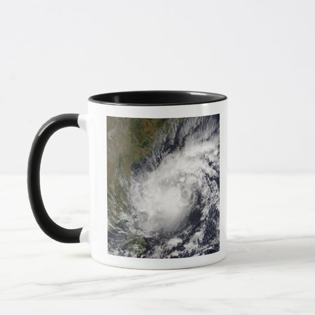 Caneca Tropical Cyclone Baaz (Esquerda)
