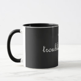 Caneca troubleprincess! - clássico branco no preto