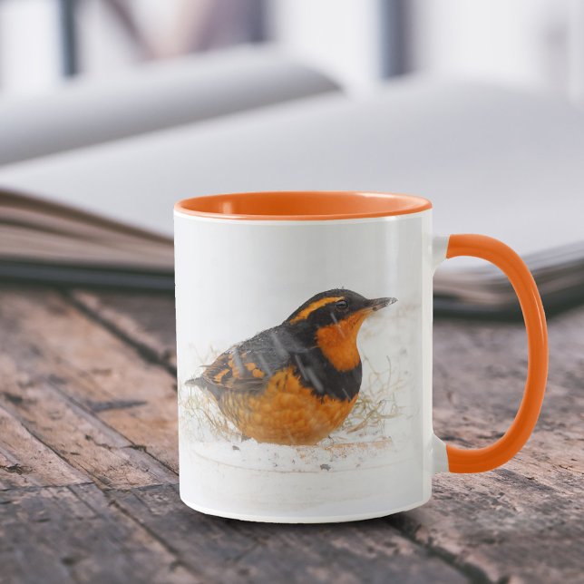 Caneca Trovoada de Thrush no Dia de Inverno de Snowy (Varied Thrush on a Snowy Winter Day 11 oz Coffee Mug Cover Photo.)