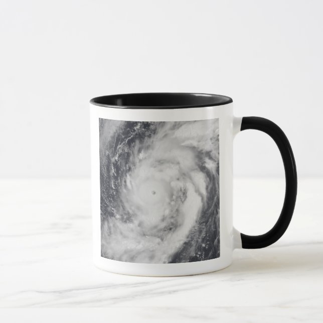 Caneca Tufão Damrey no oceano Pacífico ocidental (Direita)