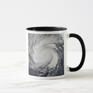 Caneca Tufão Faxai no Oceano Pacífico Ocidental