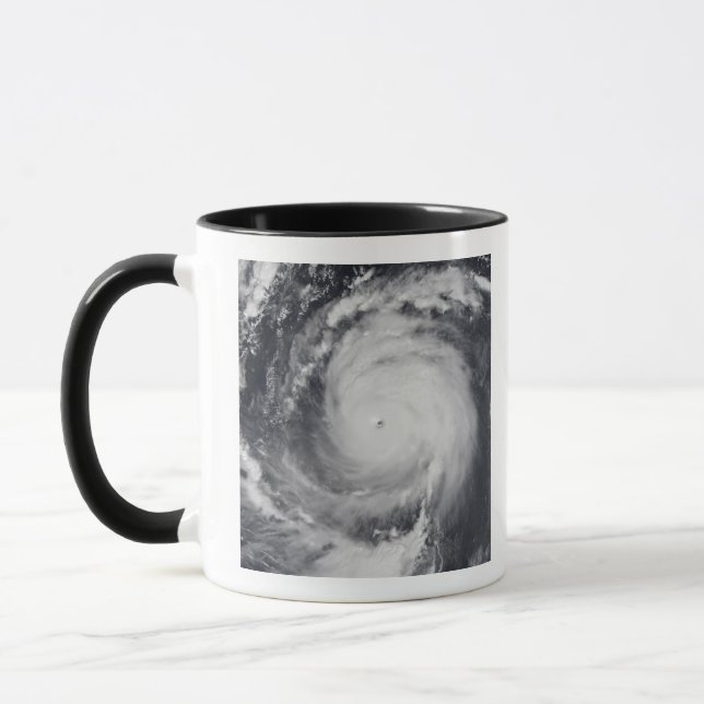 Caneca Tufão Maemi no Oceano Pacífico Ocidental (Esquerda)
