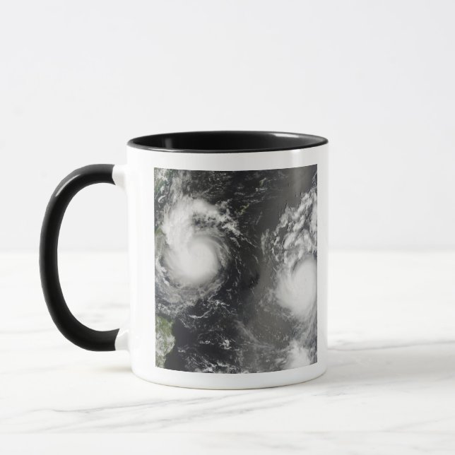 Caneca Tufão Saomai e a tempestade tropical Bopha (Esquerda)