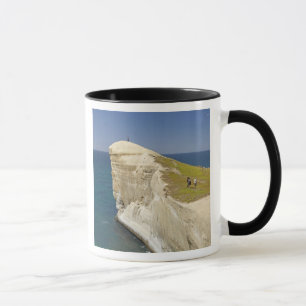 Caneca Turistas no topo do túnel na praia
