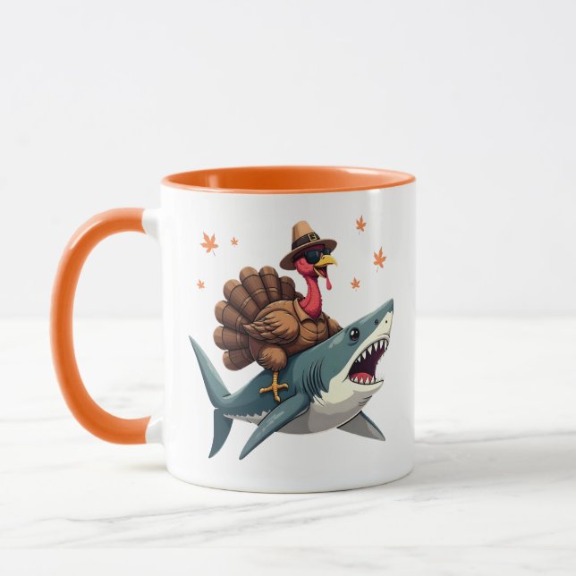 Caneca Turkey Riding Shark Funny Thanksgiving  (Esquerda)