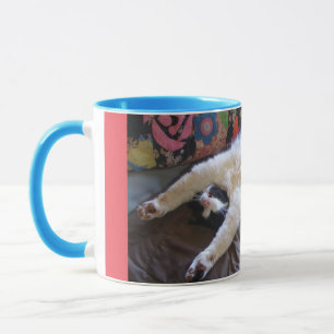 Caneca Tuxedo Cat Cute fazendo uma onda mexicana