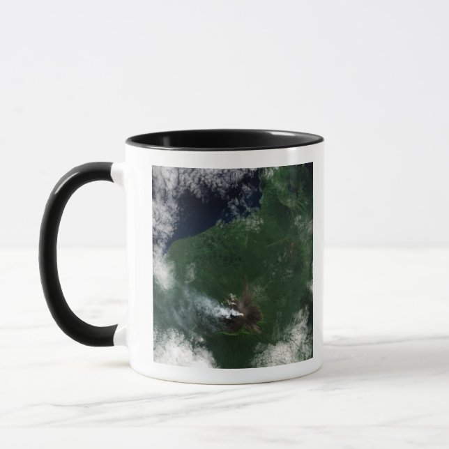 Caneca Ulawun Volcano da Nova Inglaterra Summit (Esquerda)
