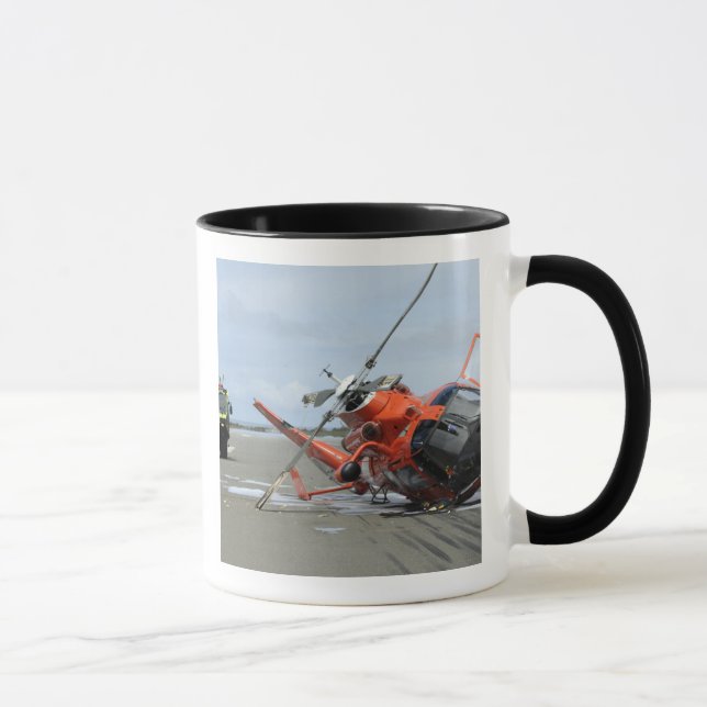 Caneca Um acidente com helicóptero de golfinho na Guarda  (Direita)