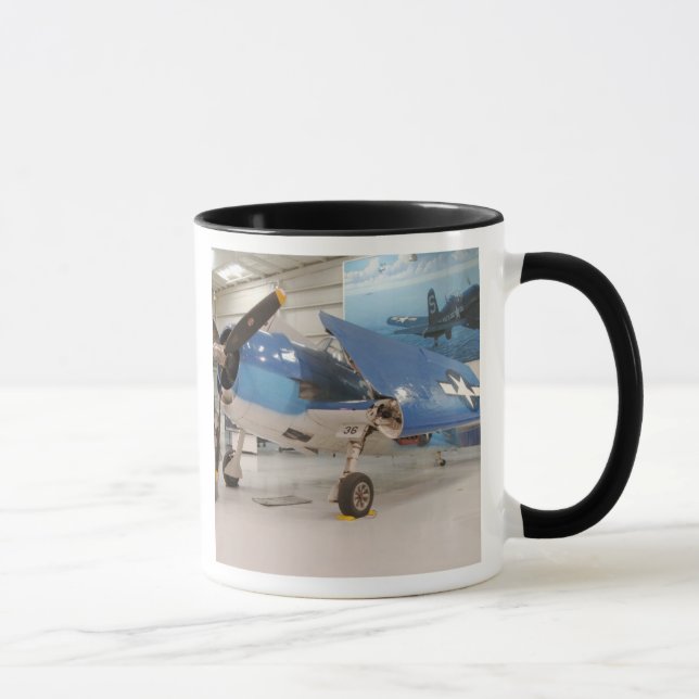 Caneca Um avião de combate da segunda guerra mundial do (Direita)