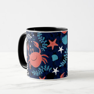 Caneca Um bom padrão do mar com caranguejos.