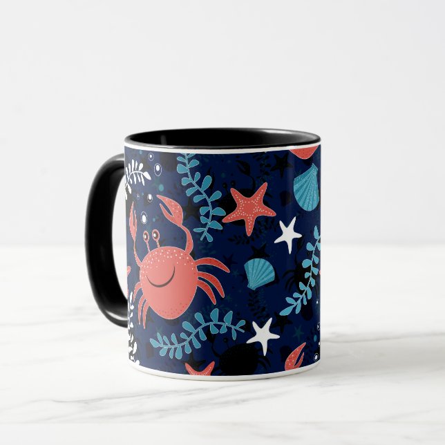 Caneca Um bom padrão do mar com caranguejos. (Frente Esquerda)