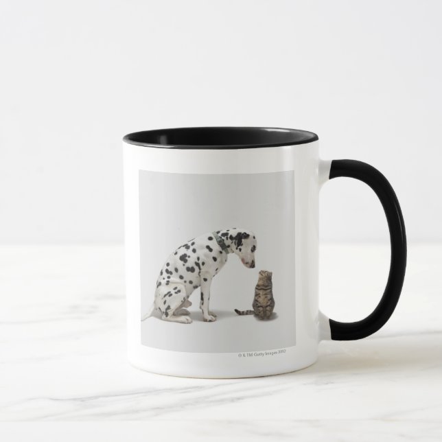 Caneca Um cão que olha um gato (Direita)