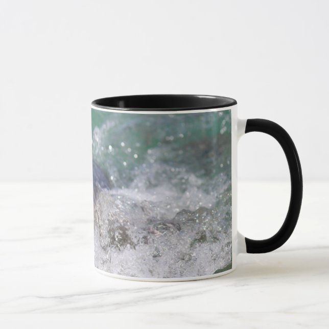 Caneca Um filhote de foca surfando (Direita)