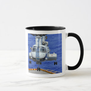 Caneca Um helicóptero CH-46E Sea Knight