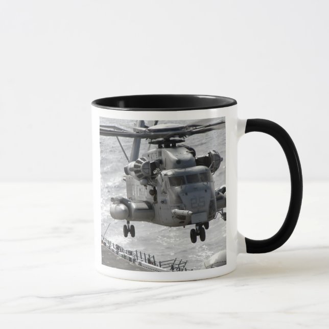 Caneca Um helicóptero CH-53E Super Stallion (Direita)