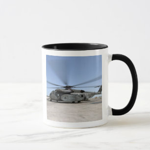 Caneca Um helicóptero Dragão Marítimo MH-53E