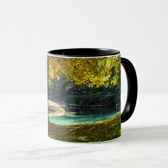Caneca Um Lugar Sob A Xarola De Café Da Árvore Sombreada (Frente Esquerda)