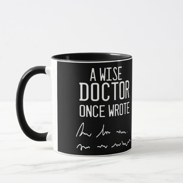 Caneca Um Médico Sábio Escreveu Uma Vez - Um Médico Engra (Esquerda)