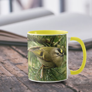 Caneca Um pequeno rei bonito causa agitação no fogo
