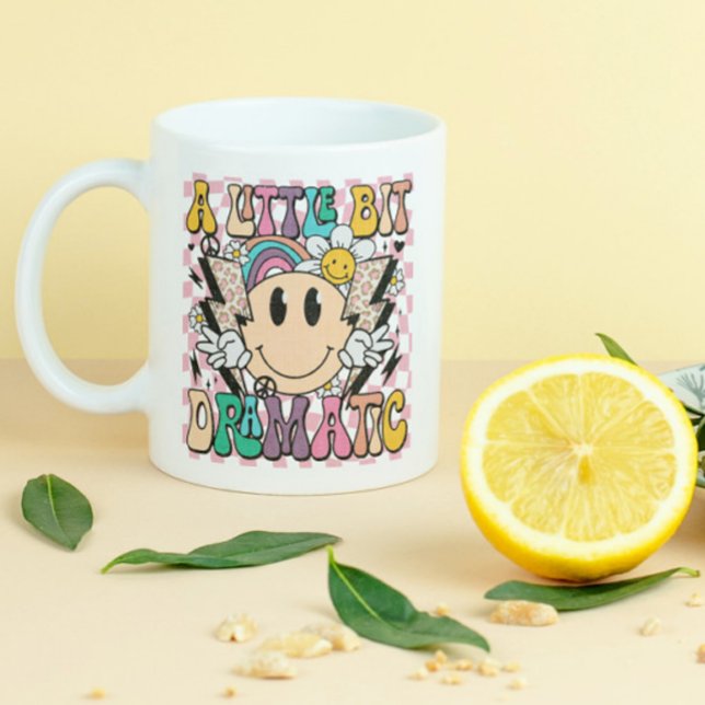 Caneca Um Pouco Dramático Dito Divertido e Groovy (Criador carregado)