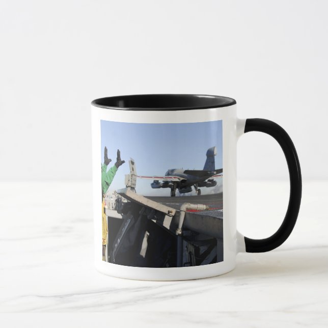 Caneca Um prowler EA-6B é lançado da cabina de pilotagem (Direita)