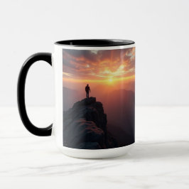 Caneca Um sol majestoso visto do pico da montanha