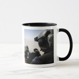 Caneca Um soldado fornece a segurança