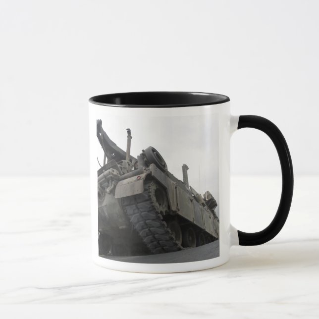 Caneca Um veículo de recuperação de hercules da M88A2 (Direita)