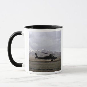 Caneca Uma descolagem de AH-64A Apache