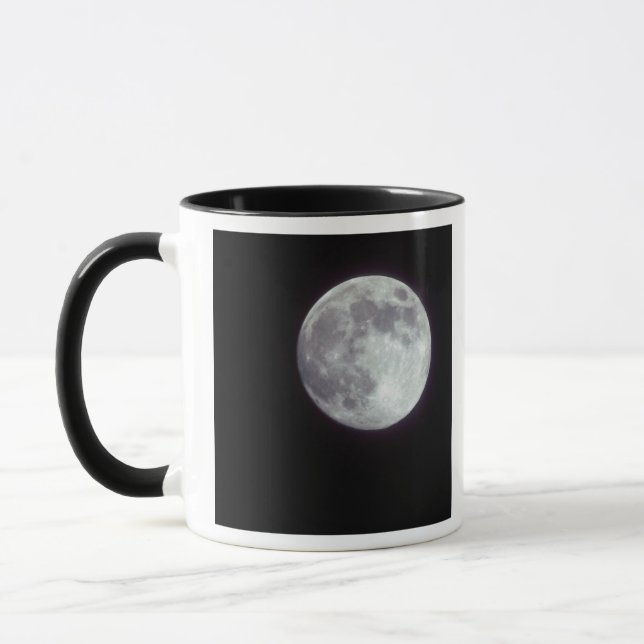 Caneca Uma lua cheia brilhante em um céu noturno negro. (Esquerda)