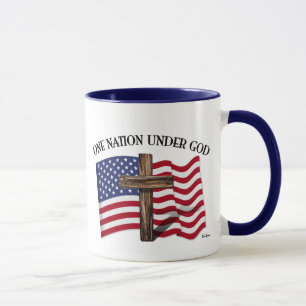 Caneca Uma Nação Sob Deus com cruz robusta e bandeira dos