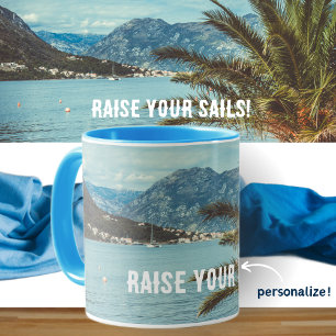 Caneca Uma paisagem com montanhas e uma palmeira