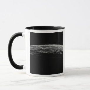 Caneca Uma paisagem irreal da lua de Saturno