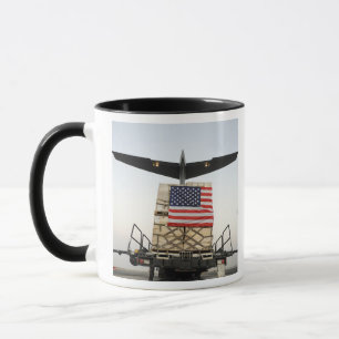 Caneca Uma pálete que contem o supplie humanitário do
