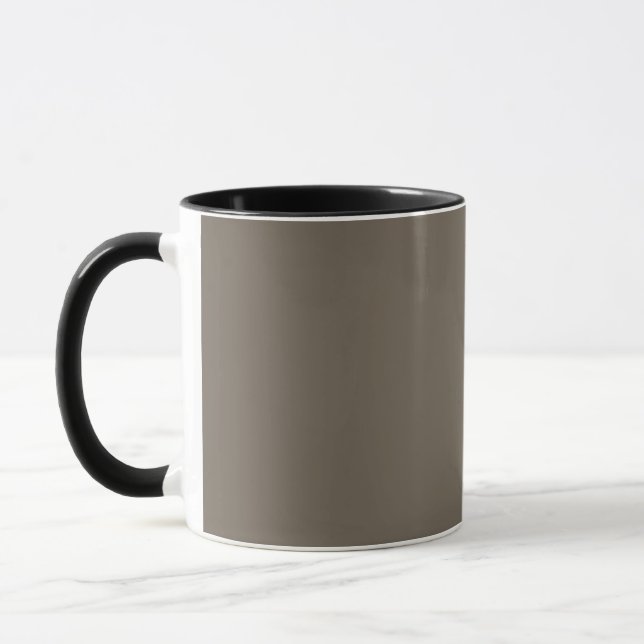 Caneca uma parede marrom com um relógio preto e branco (Esquerda)